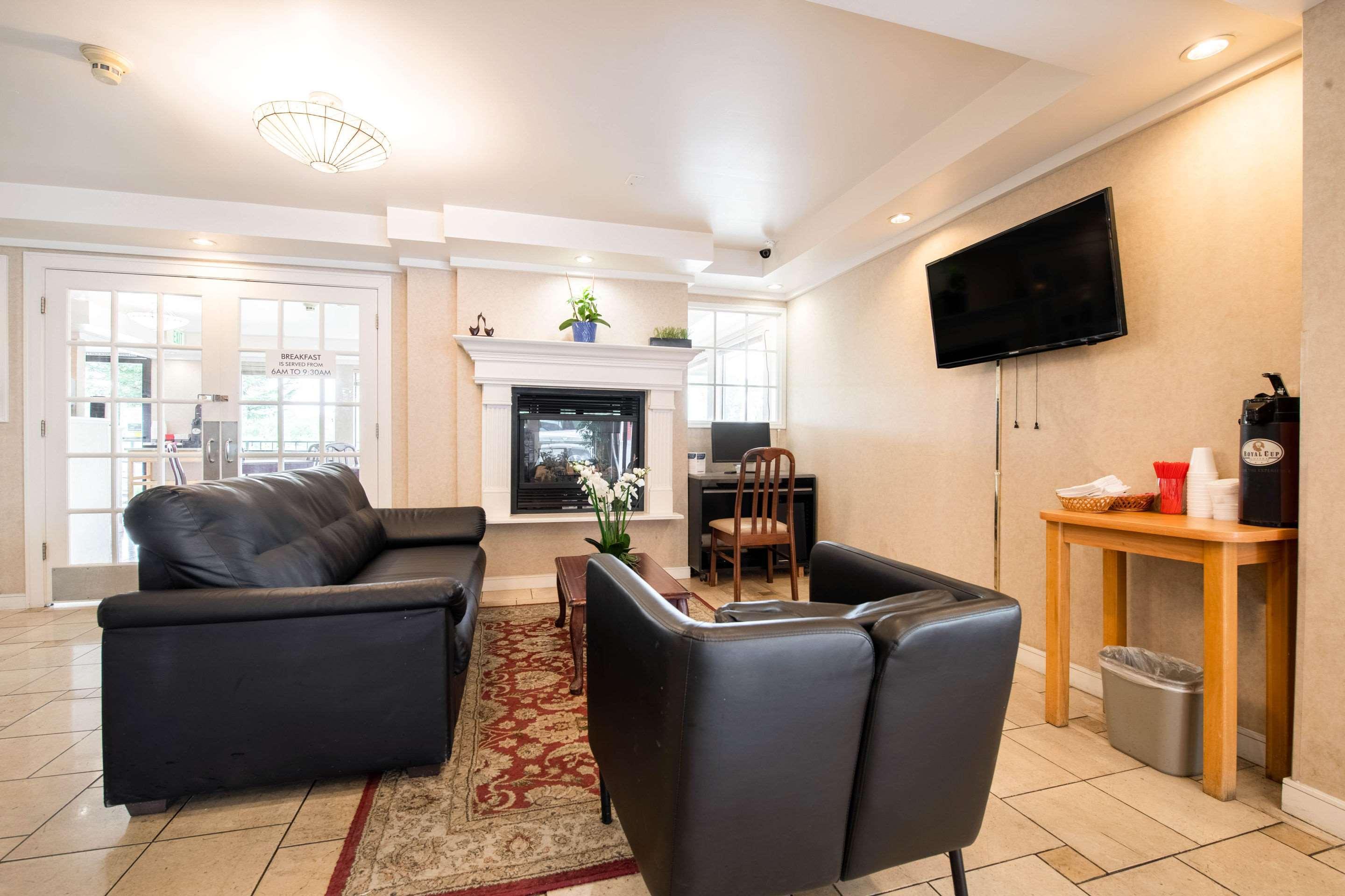 Oyo Wa Bellevue Hotel 3*