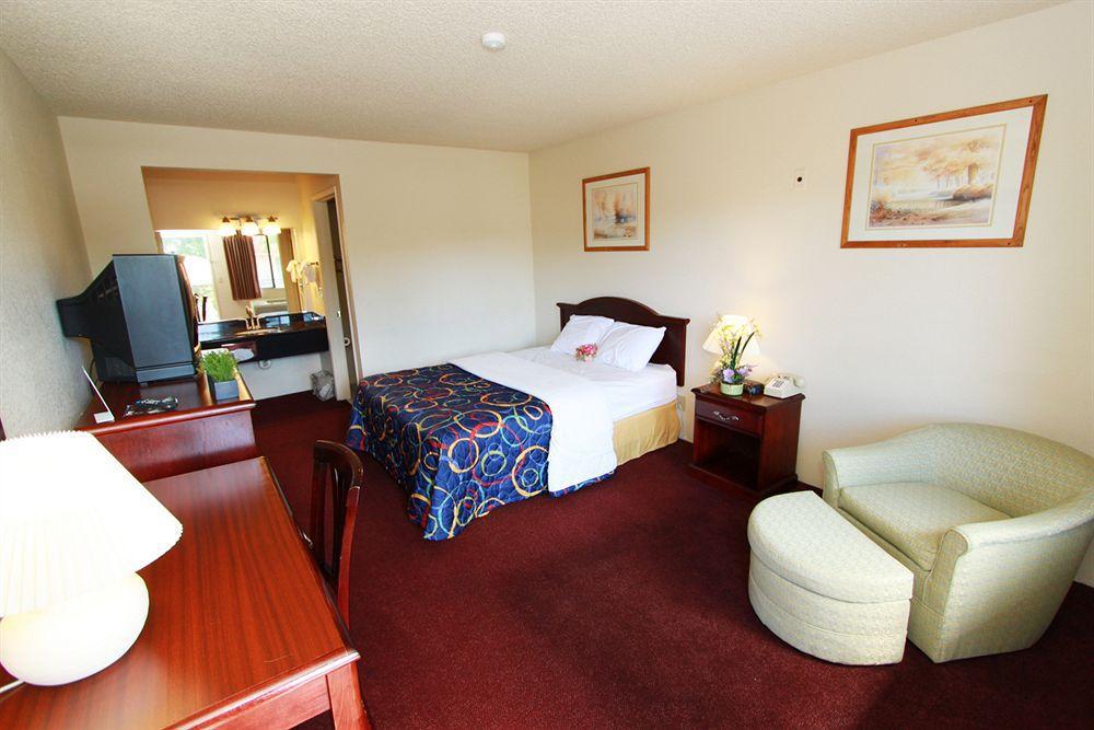 At Washington By Oyo I-405 Hotel Renton