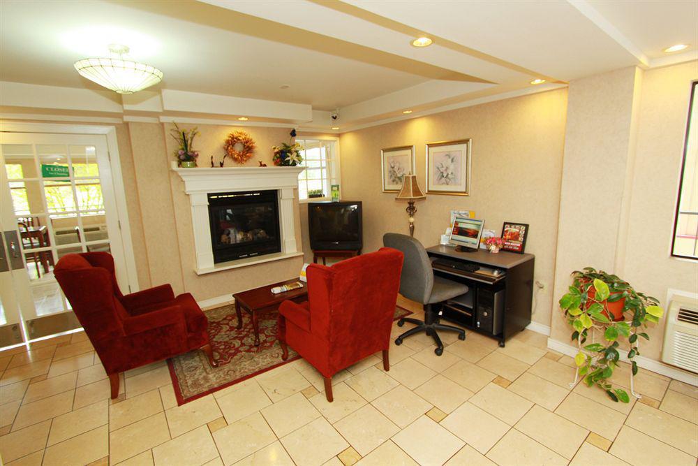 At Washington By Oyo I-405 Hotel 3*